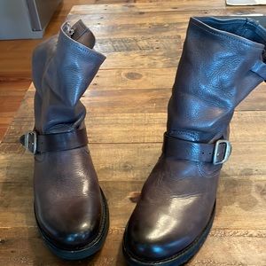 Gray Frye boots!  Size 7
